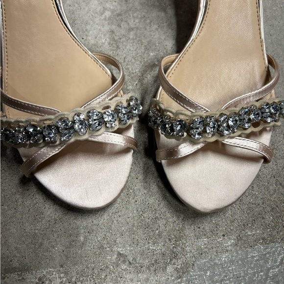 Jewel Badgley Mischka Giona Embellished Evening Champagne Satin Heel Size 9 - Picture 4 of 12